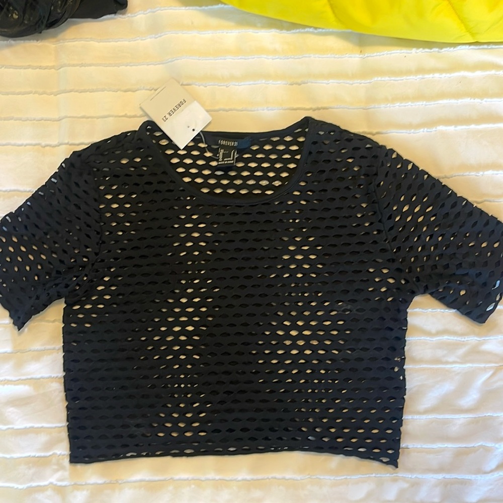Brand new never worn forever 21 black crop top.